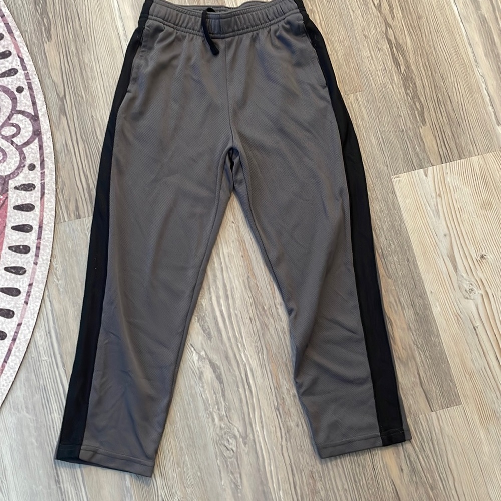 Boys sweat pants S